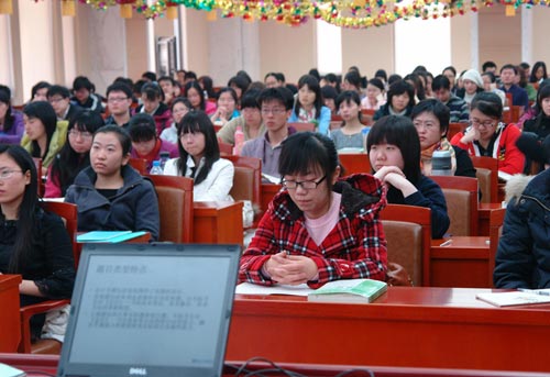 学员认真听课