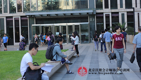 现场直击:考场外的CPA“百态”|考场|家属|考生