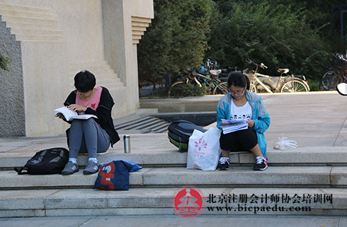 现场直击:考场外的CPA“百态”|考场|家属|考生