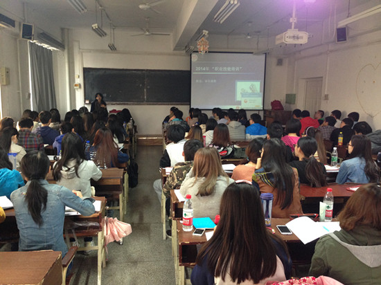 大学课堂图片上课,大学课堂的图片,线上上课图片_大山谷图库